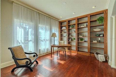 House in Tampa, Florida 4 bedrooms, 316.43 sq.m. № 2148981 - photo 10