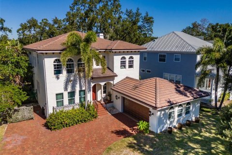 House in Tampa, Florida 4 bedrooms, 316.43 sq.m. № 2148981 - photo 2