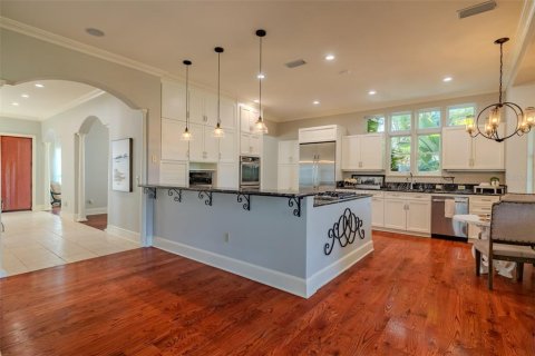 House in Tampa, Florida 4 bedrooms, 316.43 sq.m. № 2148981 - photo 19