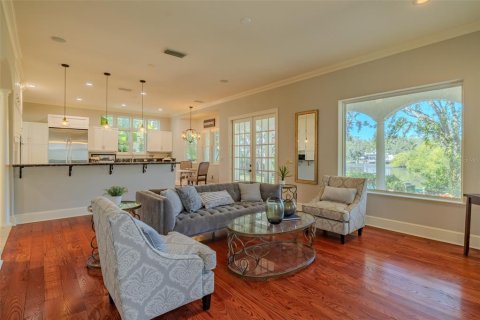 House in Tampa, Florida 4 bedrooms, 316.43 sq.m. № 2148981 - photo 22