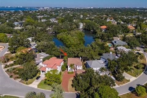 House in Tampa, Florida 4 bedrooms, 316.43 sq.m. № 2148981 - photo 6