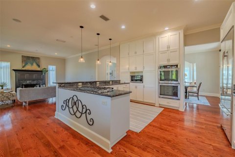 House in Tampa, Florida 4 bedrooms, 316.43 sq.m. № 2148981 - photo 16
