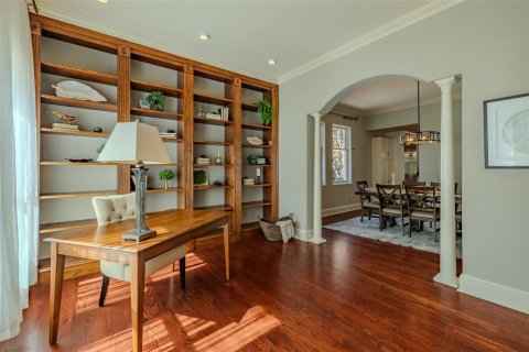 House in Tampa, Florida 4 bedrooms, 316.43 sq.m. № 2148981 - photo 11