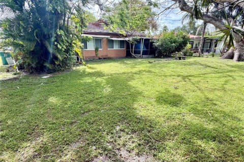 Commercial property in Biscayne Park, Florida 135.64 sq.m. № 2090159 - photo 9