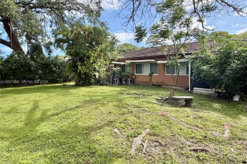 Commercial property in Biscayne Park, Florida 135.64 sq.m. № 2090159 - photo 10