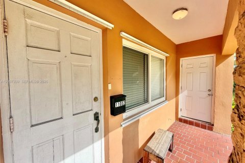 Commercial property in Biscayne Park, Florida 135.64 sq.m. № 2090159 - photo 3