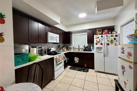 Commercial property in Biscayne Park, Florida 135.64 sq.m. № 2090159 - photo 5