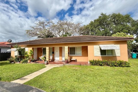 Commercial property in Biscayne Park, Florida 135.64 sq.m. № 2090159