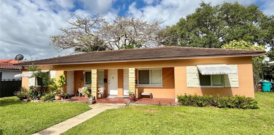 Commercial property in Biscayne Park, Florida 135.64 sq.m. № 2090159