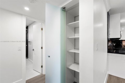 Apartment in Miami, Florida 2 bedrooms, 89 sq.m. № 1953319 - photo 16