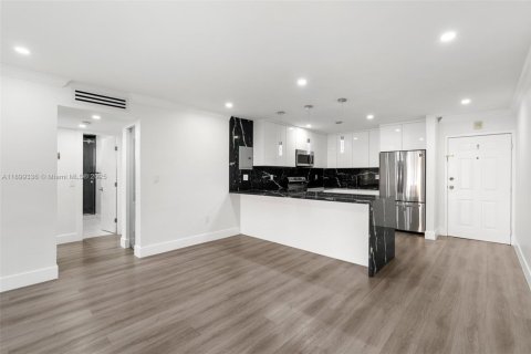 Apartment in Miami, Florida 2 bedrooms, 89 sq.m. № 1953319 - photo 11