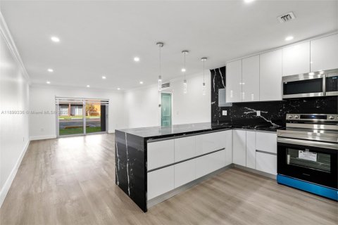 Apartment in Miami, Florida 2 bedrooms, 89 sq.m. № 1953319 - photo 7