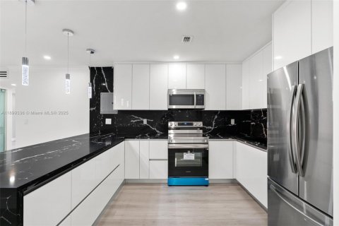 Apartment in Miami, Florida 2 bedrooms, 89 sq.m. № 1953319 - photo 1