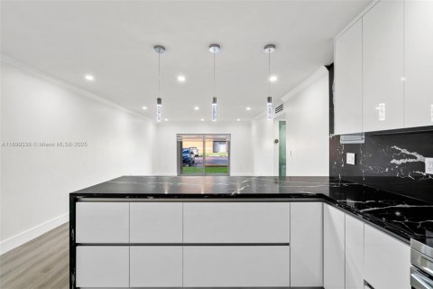 Apartment in Miami, Florida 2 bedrooms, 89 sq.m. № 1953319 - photo 6