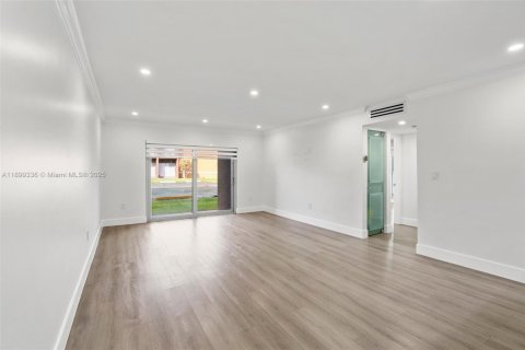 Apartment in Miami, Florida 2 bedrooms, 89 sq.m. № 1953319 - photo 8