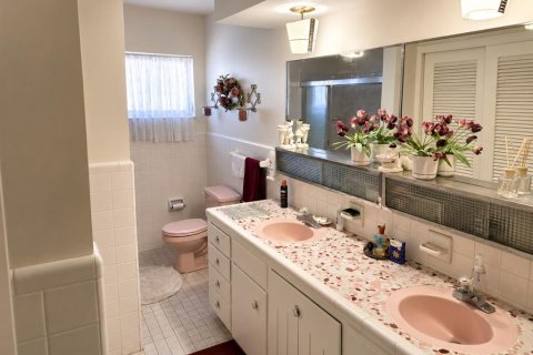 House in Saint Petersburg, Florida 3 bedrooms, 162.76 sq.m. № 2209421 - photo 3