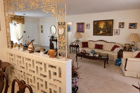 House in Saint Petersburg, Florida 3 bedrooms, 162.76 sq.m. № 2209421 - photo 4