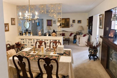 House in Saint Petersburg, Florida 3 bedrooms, 162.76 sq.m. № 2209421 - photo 6