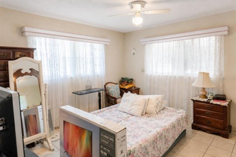 House in Saint Petersburg, Florida 3 bedrooms, 162.76 sq.m. № 2209421 - photo 2