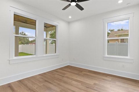 House in Tampa, Florida 4 bedrooms, 229 sq.m. № 2410015 - photo 23