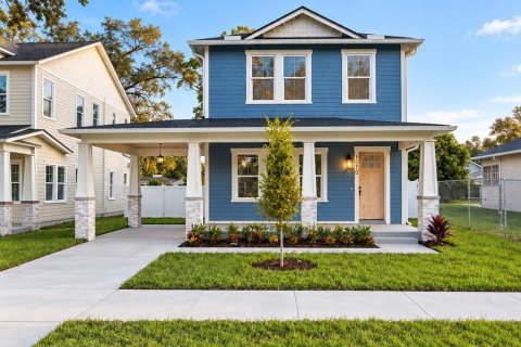 House in Tampa, Florida 4 bedrooms, 229 sq.m. № 2410015