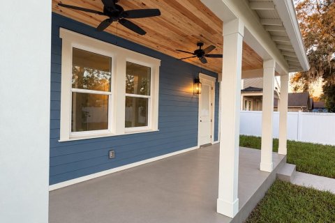 House in Tampa, Florida 4 bedrooms, 229 sq.m. № 2410015 - photo 10