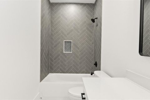 House in Tampa, Florida 4 bedrooms, 229 sq.m. № 2410015 - photo 22