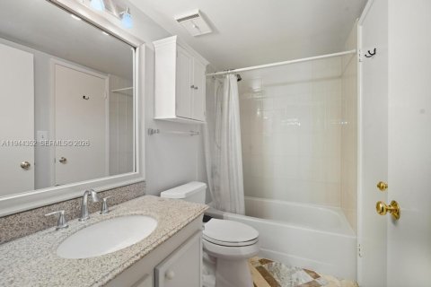 Copropriété à vendre à Aventura, Floride: 3 chambres, 129.69 m2 № 2089242 - photo 14