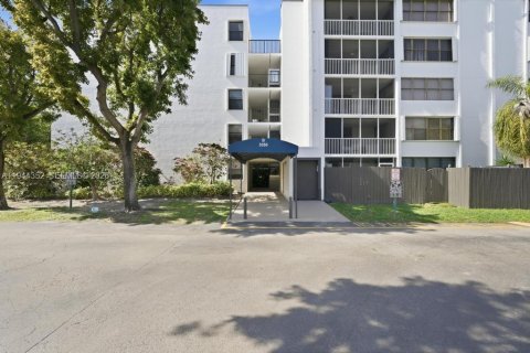 Copropriété à vendre à Aventura, Floride: 3 chambres, 129.69 m2 № 2089242 - photo 17
