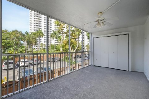 Copropriété à vendre à Aventura, Floride: 3 chambres, 129.69 m2 № 2089242 - photo 8