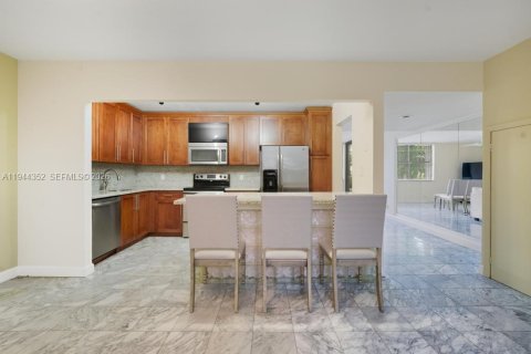 Copropriété à vendre à Aventura, Floride: 3 chambres, 129.69 m2 № 2089242 - photo 2