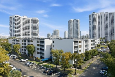 Copropriété à vendre à Aventura, Floride: 3 chambres, 129.69 m2 № 2089242 - photo 20