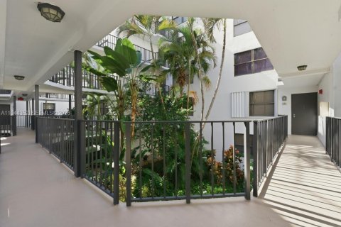 Copropriété à vendre à Aventura, Floride: 3 chambres, 129.69 m2 № 2089242 - photo 18