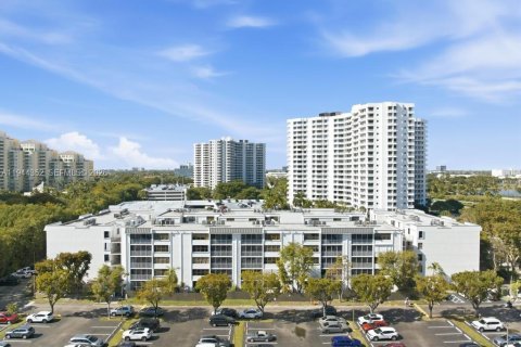 Copropriété à vendre à Aventura, Floride: 3 chambres, 129.69 m2 № 2089242 - photo 19