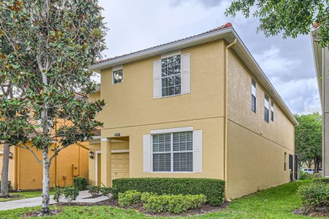 Casa en venta en Kissimmee, Florida, 6 dormitorios, 305.74 m2 № 1679501 - foto 1