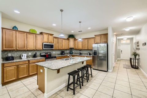 Casa en venta en Kissimmee, Florida, 6 dormitorios, 305.74 m2 № 1679501 - foto 9