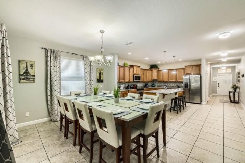 Casa en venta en Kissimmee, Florida, 6 dormitorios, 305.74 m2 № 1679501 - foto 4