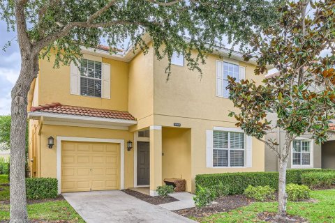 Casa en venta en Kissimmee, Florida, 6 dormitorios, 305.74 m2 № 1679501 - foto 2