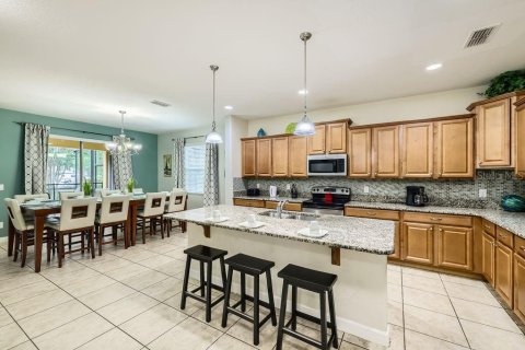 Casa en venta en Kissimmee, Florida, 6 dormitorios, 305.74 m2 № 1679501 - foto 8