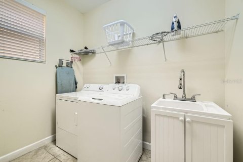 Casa en venta en Kissimmee, Florida, 6 dormitorios, 305.74 m2 № 1679501 - foto 30