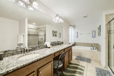 Casa en venta en Kissimmee, Florida, 6 dormitorios, 305.74 m2 № 1679501 - foto 21