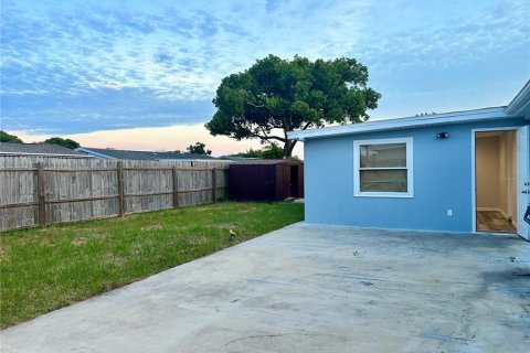 Casa en alquiler en Holiday, Florida, 3 dormitorios, 116.13 m2 № 1918411 - foto 13