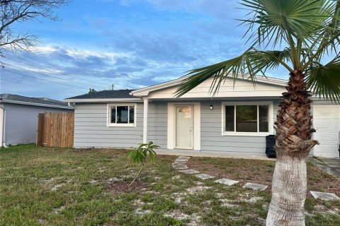Casa en alquiler en Holiday, Florida, 3 dormitorios, 116.13 m2 № 1918411 - foto 1