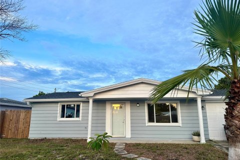 Casa en alquiler en Holiday, Florida, 3 dormitorios, 116.13 m2 № 1918411 - foto 2