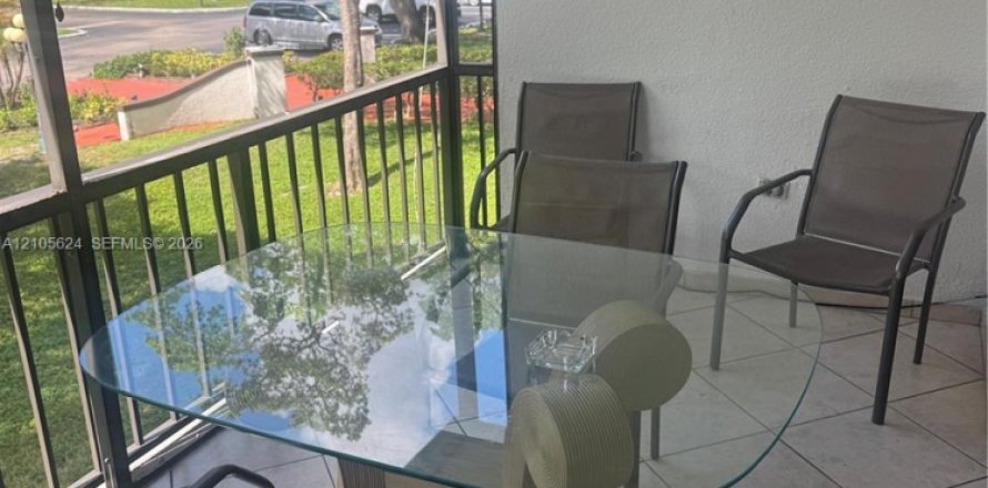 Condo in Lauderhill, Florida, 1 bedroom  № 2416136