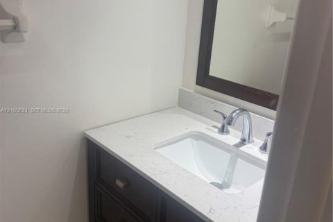 Condo in Lauderhill, Florida, 1 bedroom  № 2416136 - photo 13