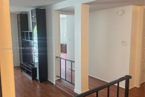 Condo in Lauderhill, Florida, 1 bedroom  № 2416136 - photo 10