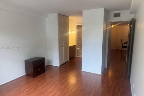 Condo in Lauderhill, Florida, 1 bedroom  № 2416136 - photo 25