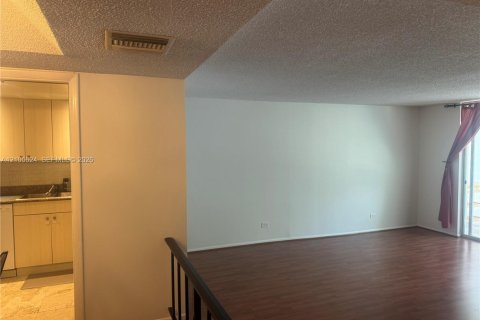 Condo in Lauderhill, Florida, 1 bedroom  № 2416136 - photo 7