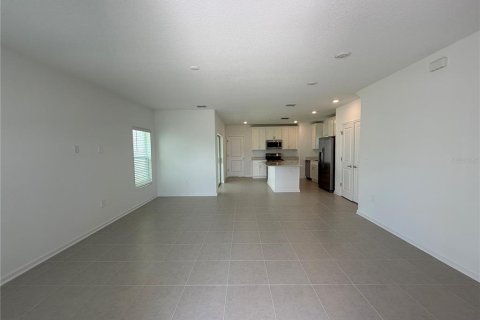 House in Clermont, Florida 3 bedrooms, 153.01 sq.m. № 2239766 - photo 12